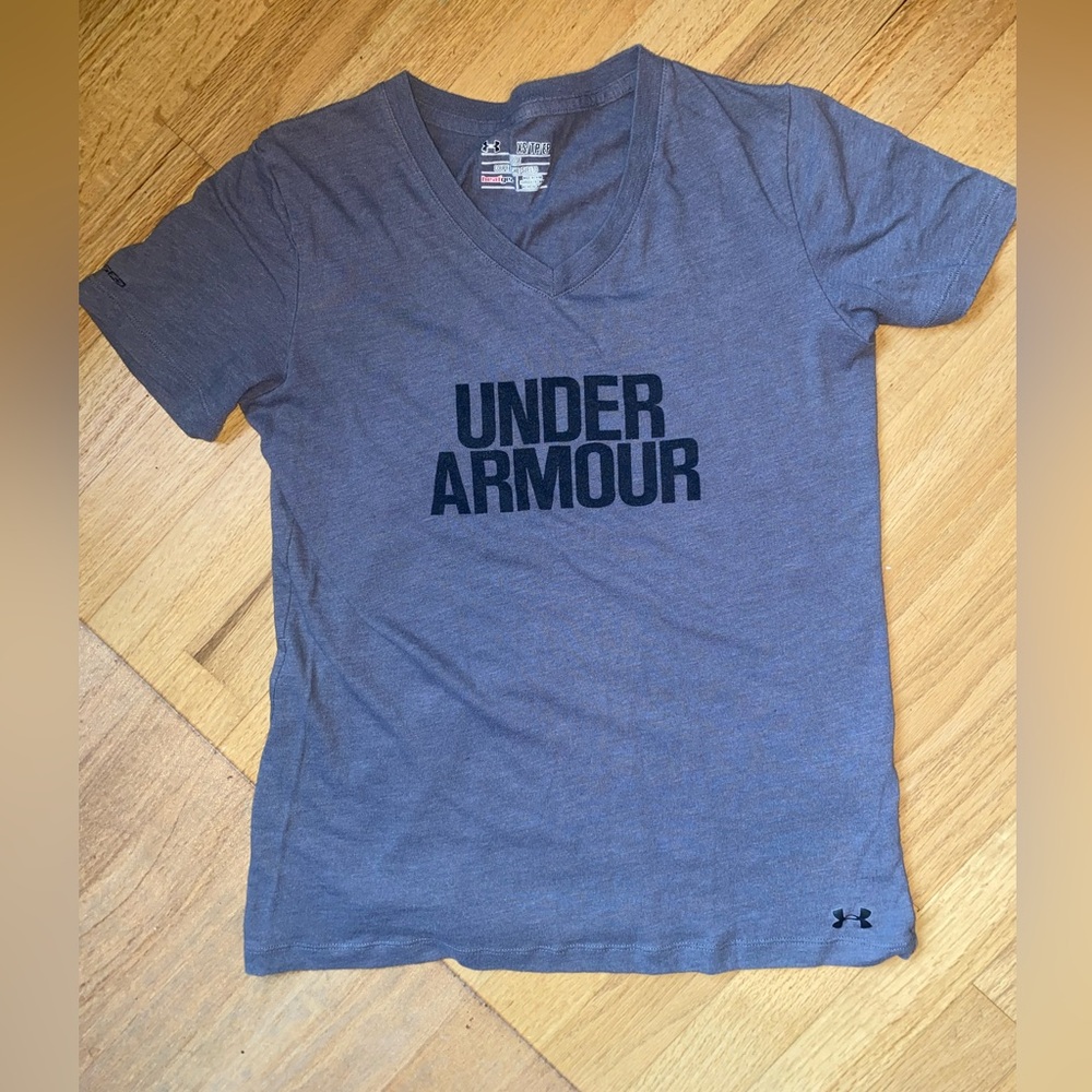 Women’s XS UA Tshirt.